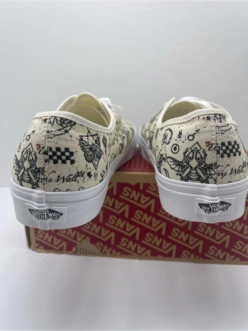 Vans Men’s Autentic Butterfly Journal Marshmallow
VN0A5KS9KIG Sneakers
Tattoo - Picture 10 of 16